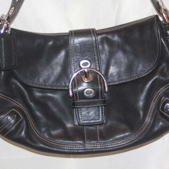 ❤️ SOLD Coach Soho Lynn Hobo Flap Shoulder Bag Black Leath - Picture 2 of 4